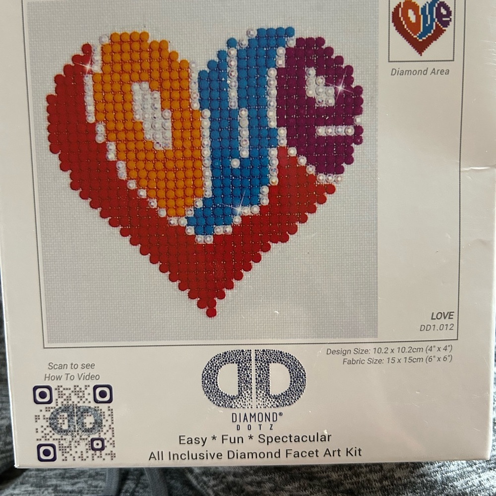 Diamond Dotz Love Heart Art Kit 4” x 4” Diamond Art